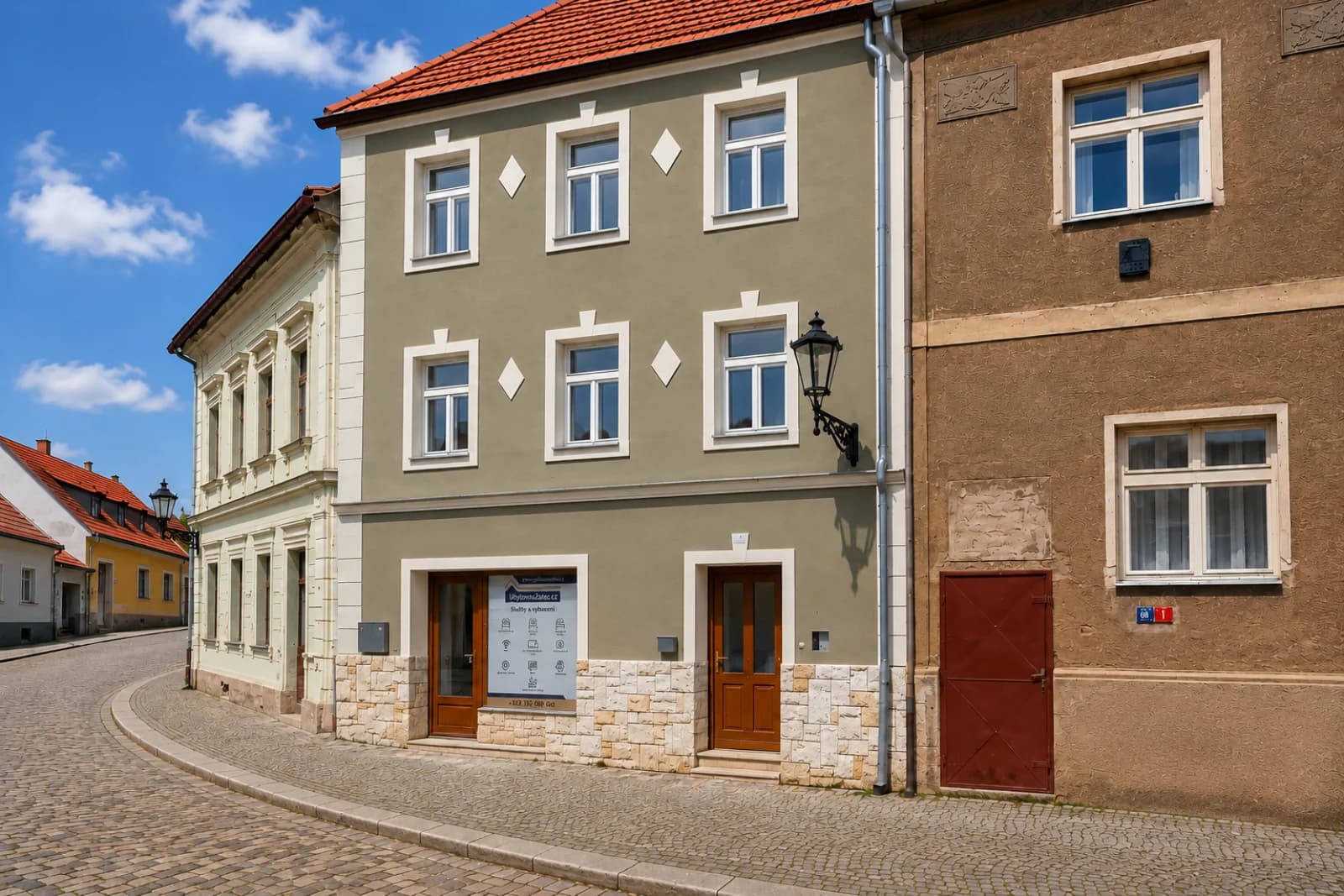Chelčického náměstí 2994 — exteriér budovy