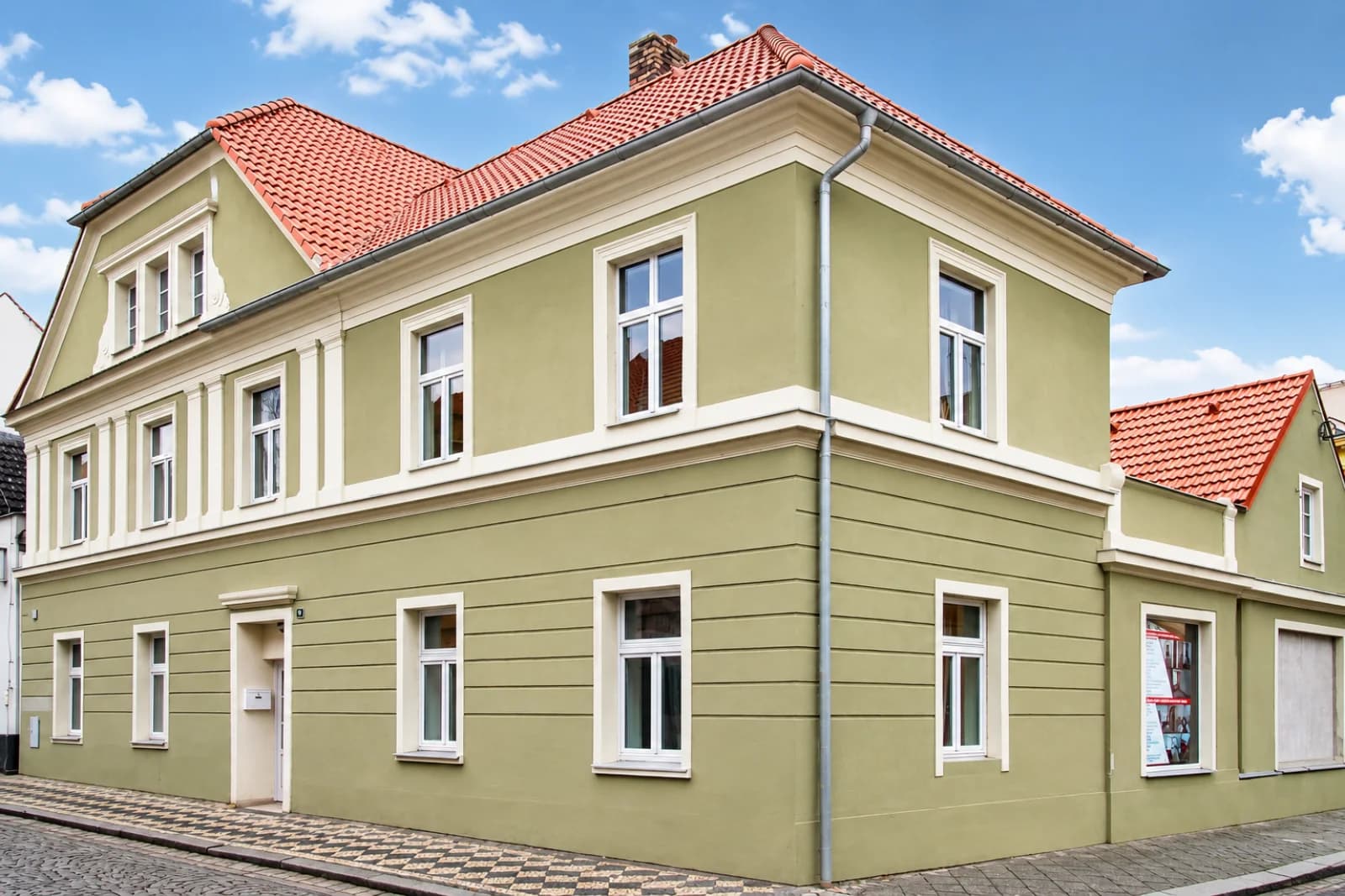 Masarykova 916 — exteriér budovy